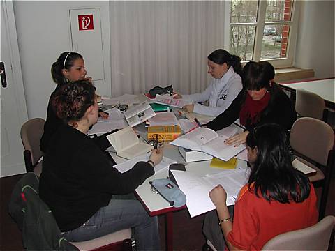 Schülerinnen und Schüler in der Landesbibliothek