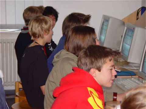 Schüler in der Stadtbibliothek