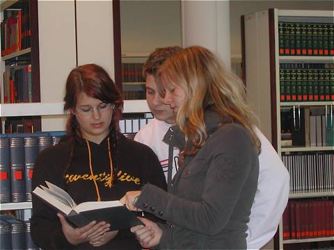Schülerinnen und Schüler in der Landesbibliothek
